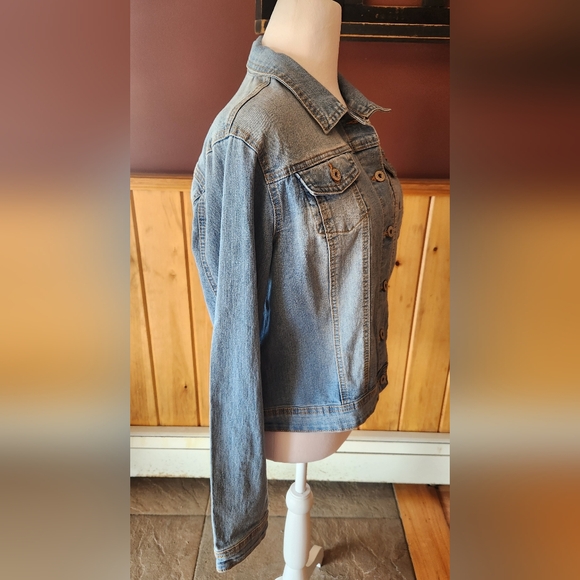 Revolt Vintage Denim Jacket Size Medium Jean Jacket - Picture 4 of 11